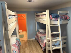 4 bedrooms, WiFi, bed sheets