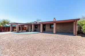 Exterior - Downtown Oasis with Poolside Charm (Tucson)