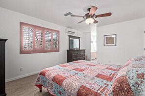 5 bedrooms, desk, iron/ironing board, free WiFi - Downtown Oasis with Poolside Charm (Tucson)