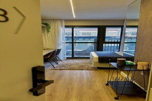 1 habitación, tabla de planchar con plancha, wifi y ropa de cama 