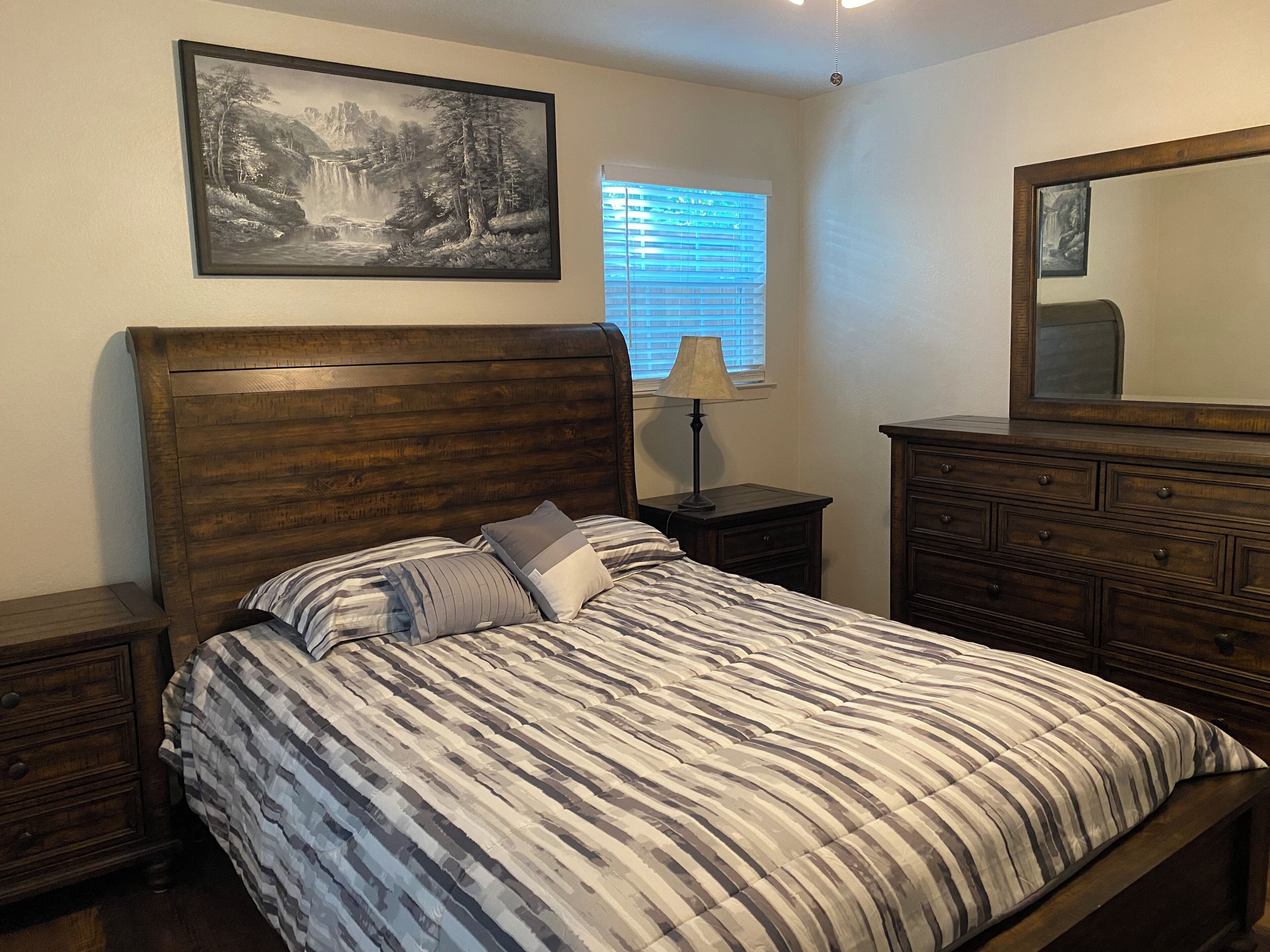 2 bedrooms, iron/ironing board, WiFi, bed sheets