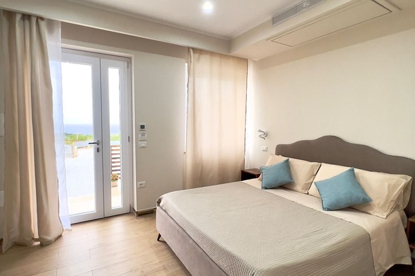 In-room safe, blackout drapes, soundproofing, WiFi (free)