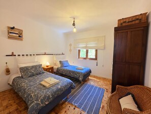 3 habitaciones, tabla de planchar con plancha y acceso a internet