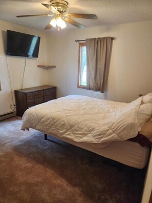 3 bedrooms, iron/ironing board, WiFi, bed sheets