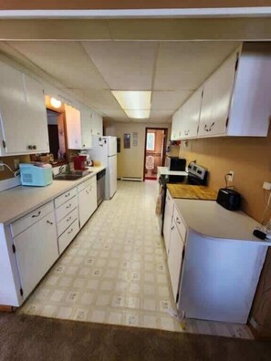 Frigorifero, microonde, forno, lavastoviglie