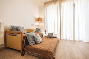 1 bedroom, bed sheets