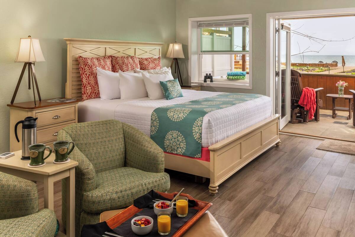 Habitación de lujo, 1 cama King size, hidromasaje, planta baja | Ropa de cama de alta calidad y decoración personalizada