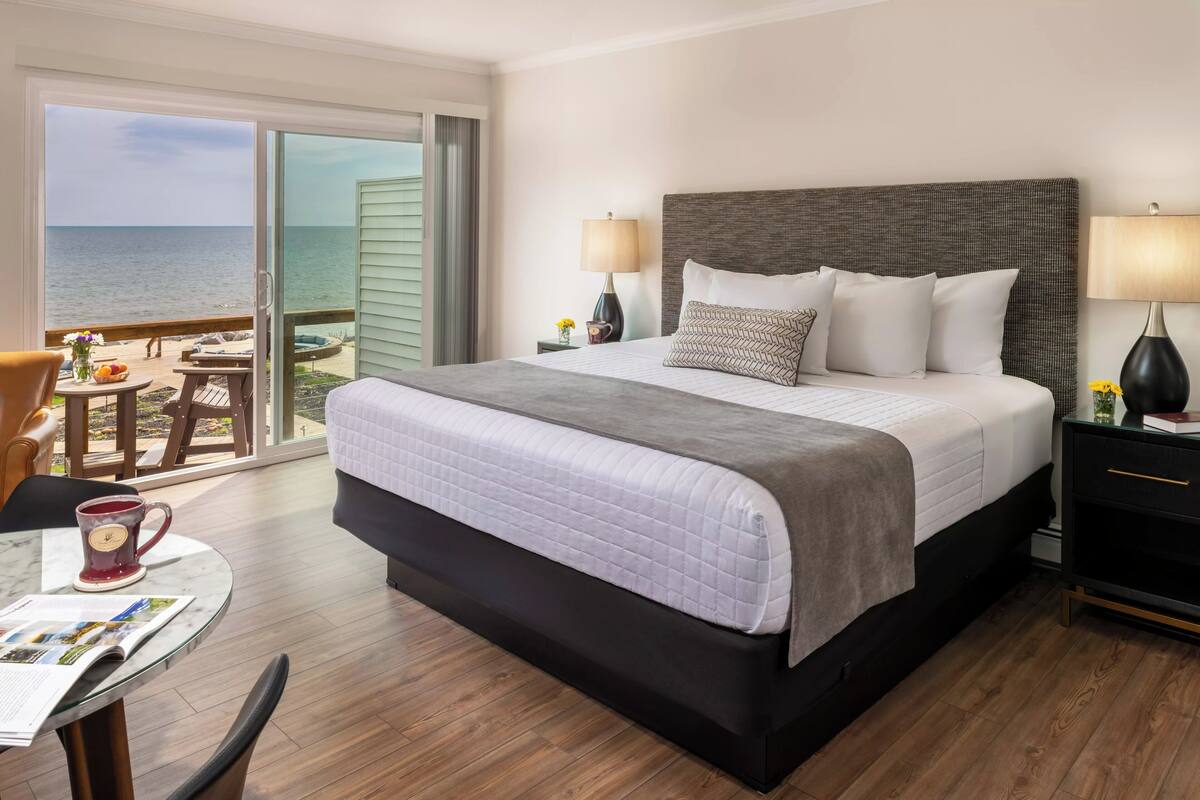 Habitación de lujo, 1 cama King size, hidromasaje, planta baja | Ropa de cama de alta calidad y decoración personalizada