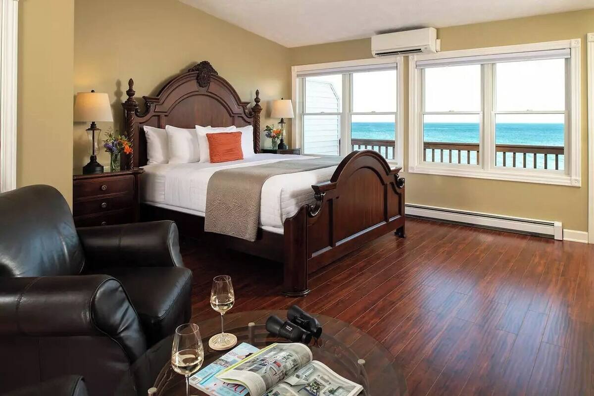 Habitación de lujo, 1 cama King size, hidromasaje, vista al lago | Ropa de cama de alta calidad y decoración personalizada