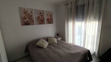 2 chambres, fer et planche Ă repasser, Wi-Fi gratuit, draps fournis