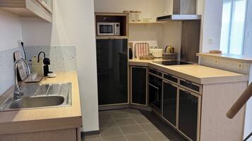 Refrigerador, microondas, horno, placa de cocina