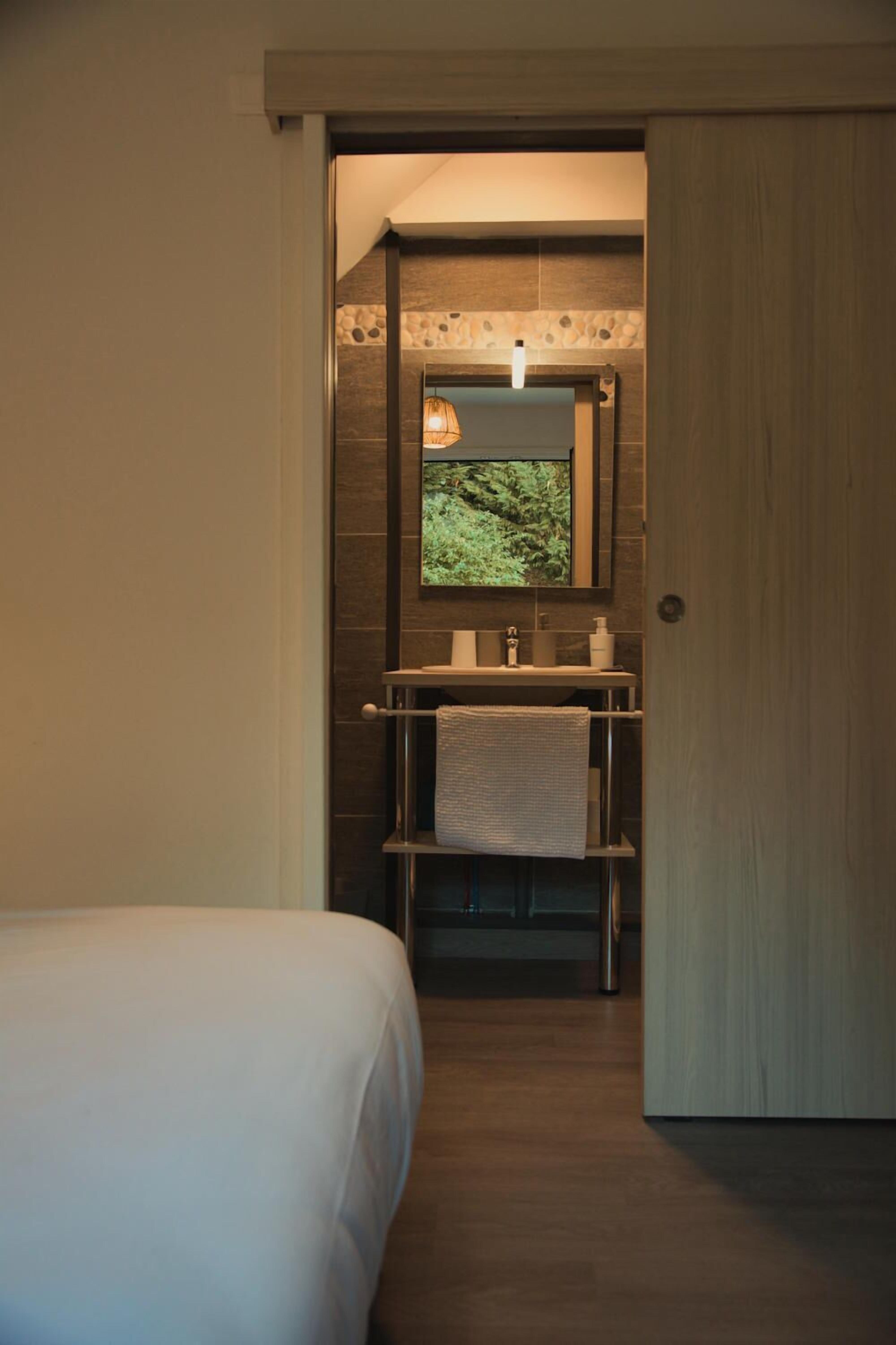 Shower, hair dryer, towels, shampoo