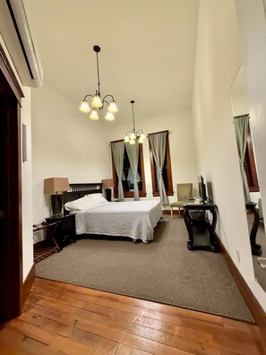 9 bedrooms, WiFi, bed sheets