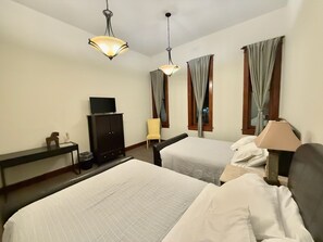 9 bedrooms, WiFi, bed sheets