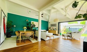 Living area - Family Villa with Beach Pool (Arès)