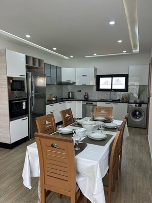 Micro-ondes, four, plaque de cuisson, lave-vaisselle