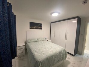 Bügeleisen/Bügelbrett, WLAN, Bettwäsche