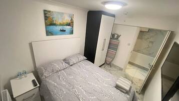 Iron/ironing board, WiFi, bed sheets