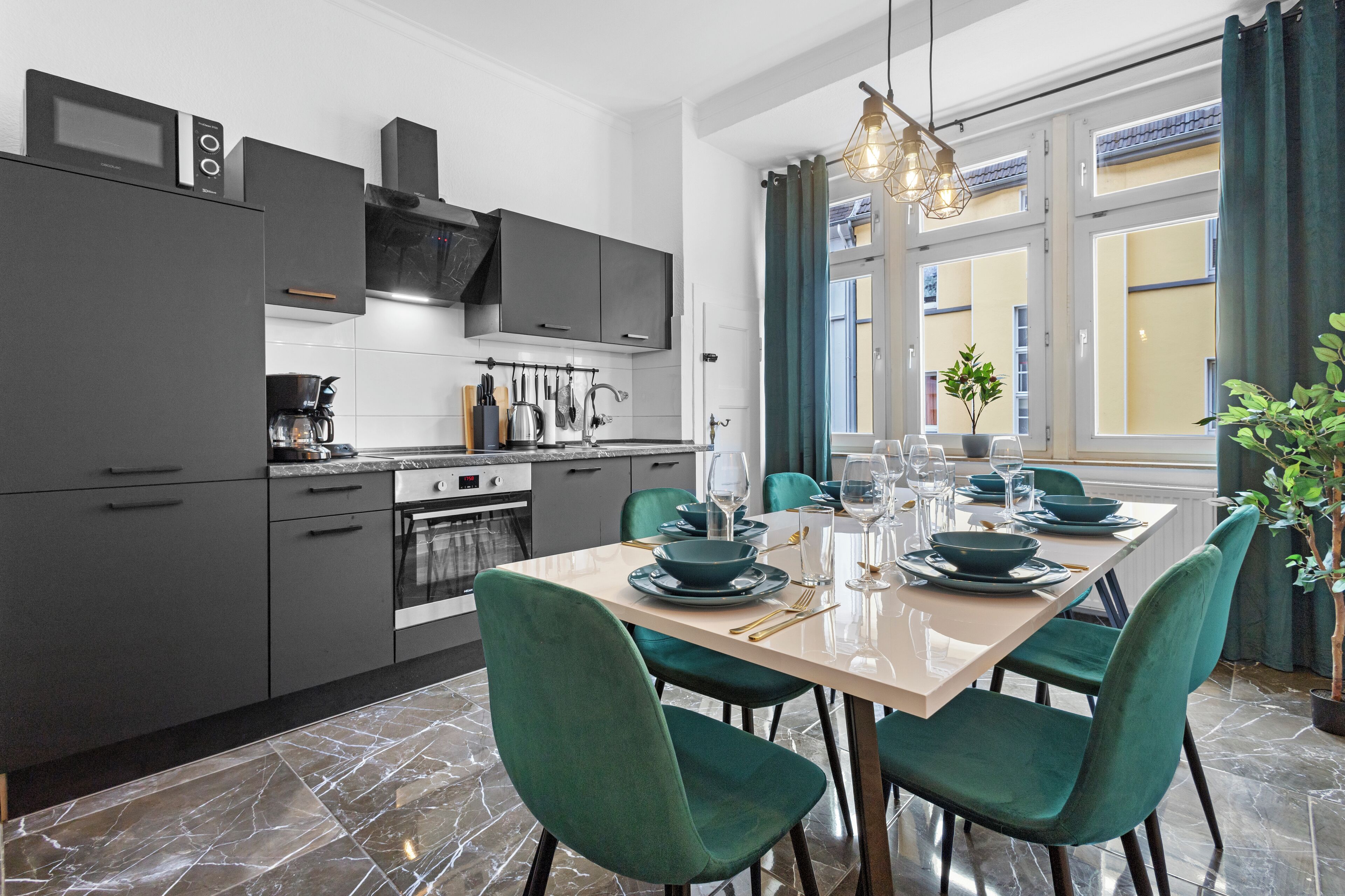 Mikrowelle, Ofen, Herdplatte, Geschirrspüler