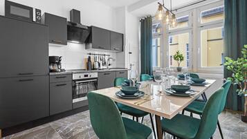 Mikrowelle, Ofen, Herdplatte, Geschirrspüler