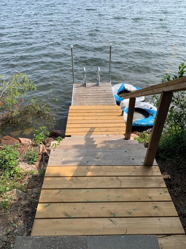 Cozy cottage on a spring fed lake in the picturesque Ottawa Valley.