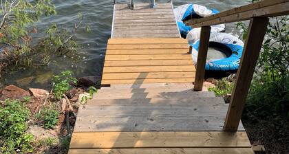 Cozy cottage on a spring fed lake in the picturesque Ottawa Valley.