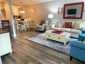 Townhouse, flere senger (Gulf Winds East #33) | Oppholdsområde | TV