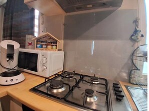 Een microgolfoven, een oven