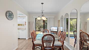 House, Multiple Beds (Gulf Winds East #36) | Dining