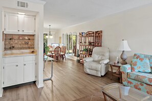 House, Multiple Beds (Gulf Winds East #36) | Living area