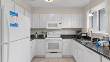 Townhome, Multiple Beds (Gulf Winds East #4) | Private kitchen