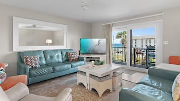 Maison mitoyenne, plusieurs lits (Gulf Winds East #4) | Coin séjour | Télévision