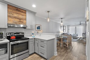 Maison mitoyenne, plusieurs lits (Gulf Winds East #45) | Cuisine privée