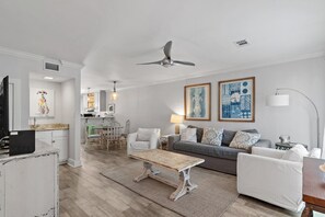 Maison mitoyenne, plusieurs lits (Gulf Winds East #45) | Coin séjour