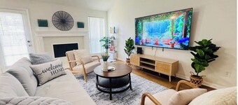 Charming 3-bedroom house in delightful Katy! Perfect for family groups!