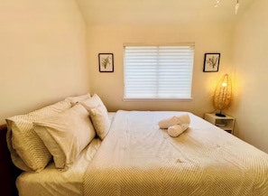 Iron/ironing board, WiFi, bed sheets
