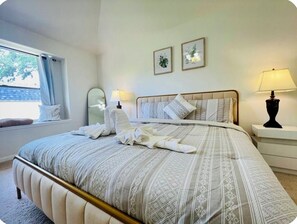 3 habitaciones, tabla de planchar con plancha, wifi y ropa de cama