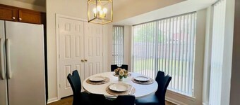 Charming 3-bedroom house  in delightful Katy! Perfect for family groups!