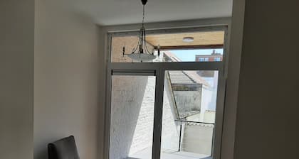 Spacious apartment sleeps 9 Central