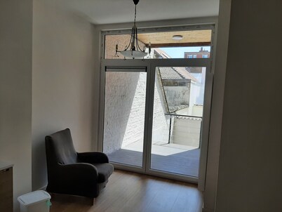 Spacious apartment sleeps 9 Central