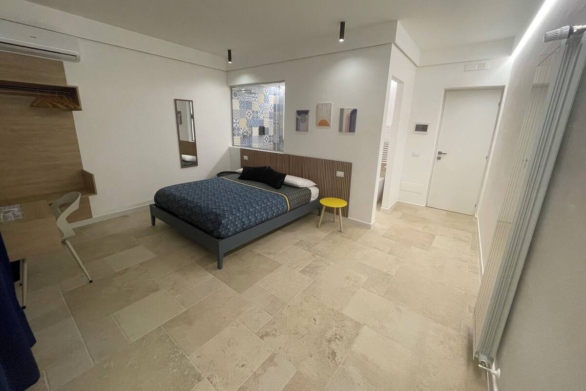 デラックス ダブルルーム バルコニー | 低刺激性寝具、羽毛の掛け布団、低反発ベッド、ミニバー