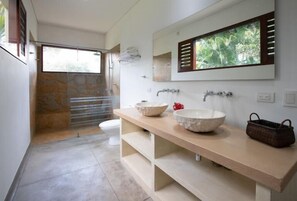 Apartemen, pemandangan kebun | Kamar mandi