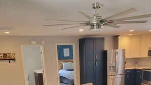 Smart TV - Fisherman's Paradise w/ Waterfront and 2 KING suites. Bring your boat! 40' dock (Homosassa)