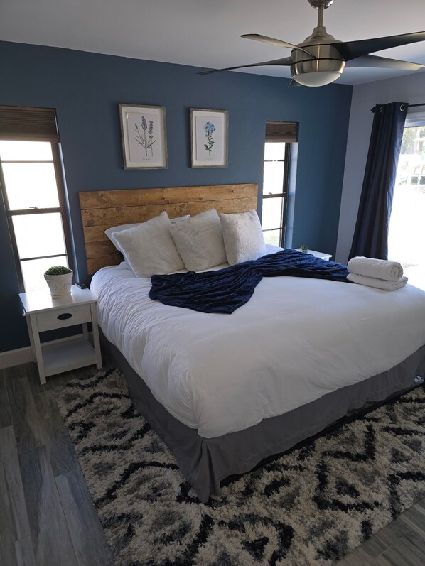 3 bedrooms, iron/ironing board, WiFi, bed sheets