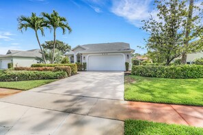 Exterior - Villa Napoli 3 bedroom Vacation dream in Naples FL (Naples)