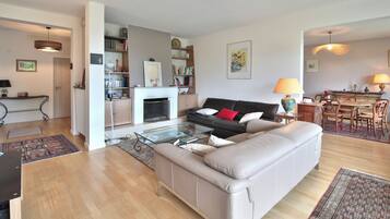 TV, DVD player
