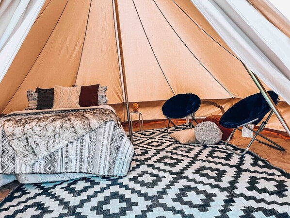 1 habitación, escritorio, tabla de planchar con plancha y wifi 