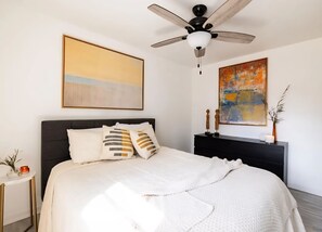 2 chambres, fer et planche à repasser, Wi-Fi, draps fournis