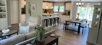 LakeLocked-3-bedroom family-friendly home, 1.6 miles from Fairy Stone State Park