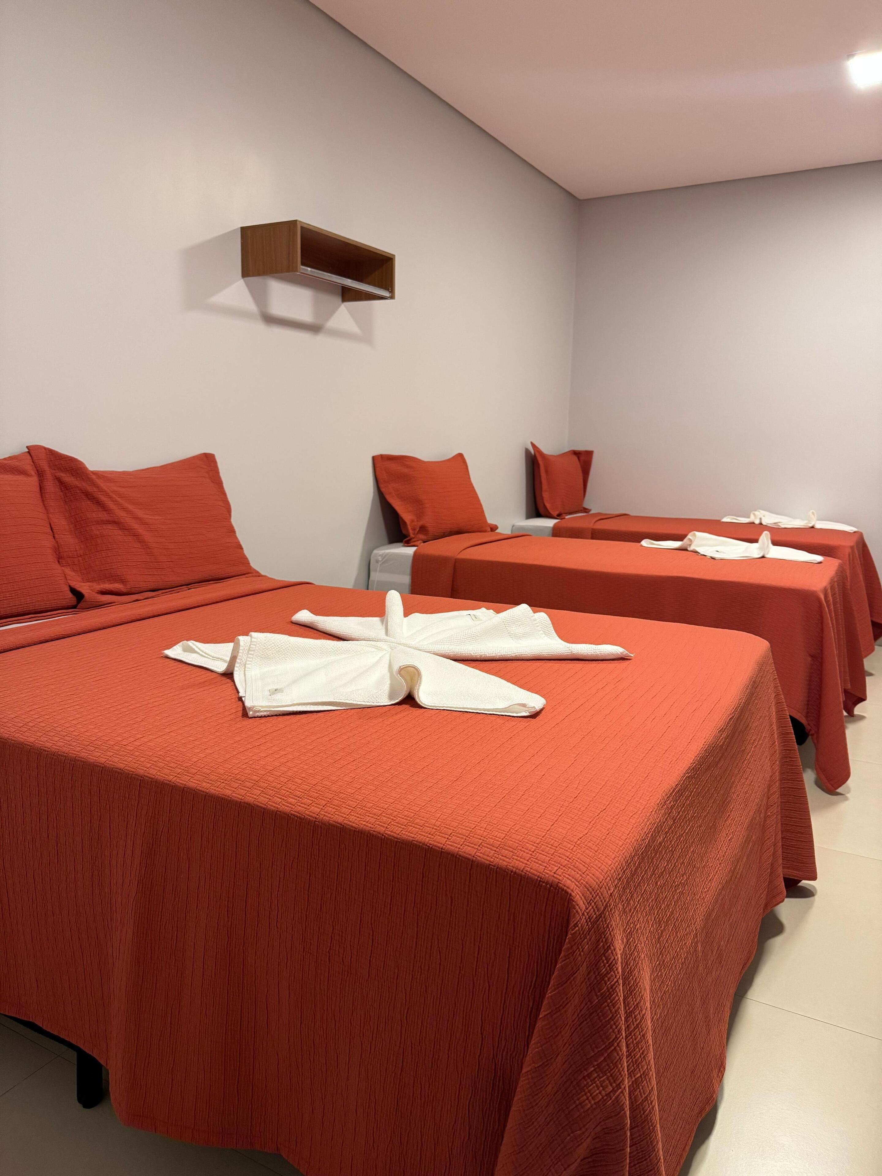 经典四人房 | 笔记本电脑工作区、免费 WiFi